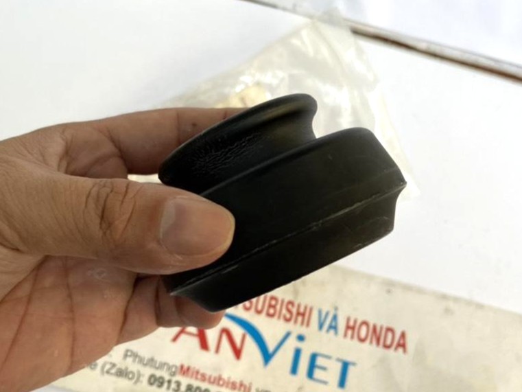 Cao su bát bèo giảm xóc sử dụng cho xe Attrage - Hàng nhập khẩu chính ngạch