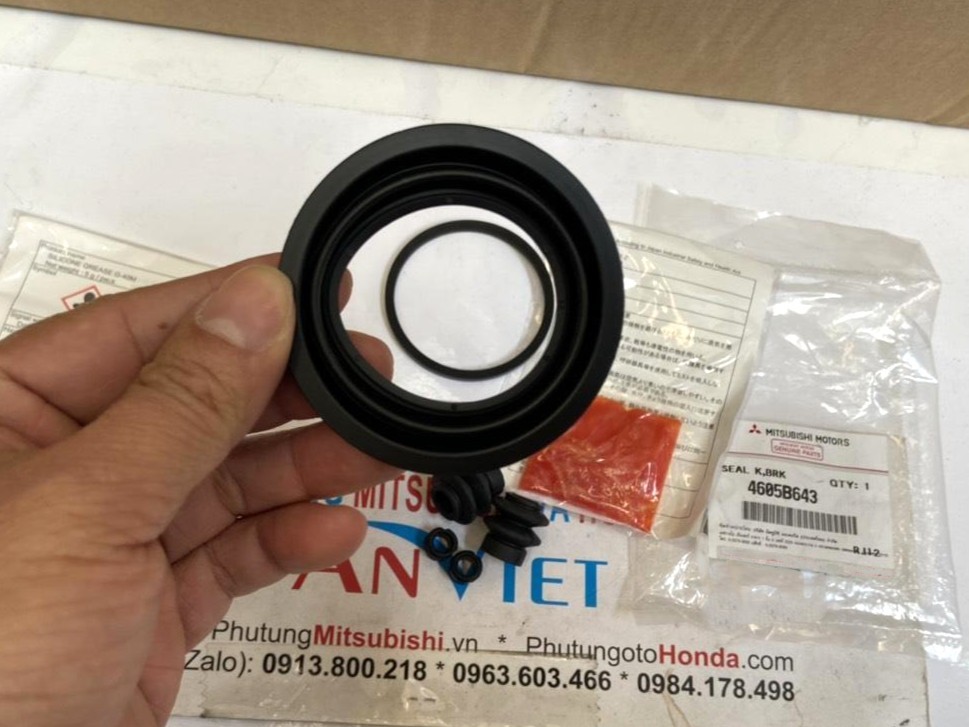 Cuppen và chụp bụi phanh trước sử dụng cho xe Attrage - Hàng nhập khẩu chính ngạch
