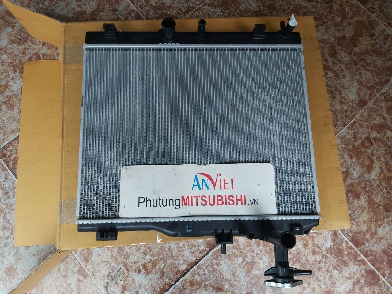 Két nước sử dụng cho xe Attrage - Hàng nhập khẩu chính ngạch
