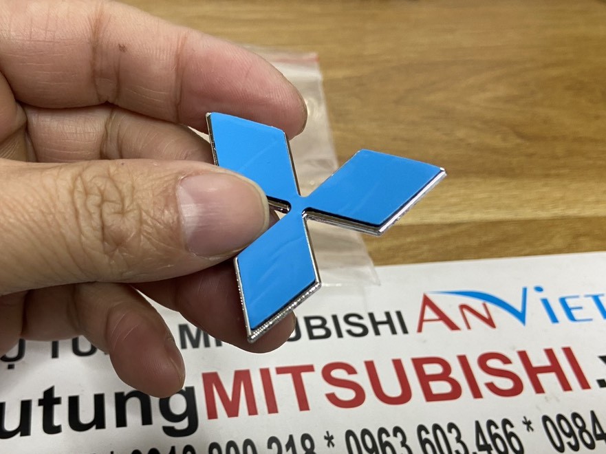 Logo, Biểu tượng Mitsu trên mặt vô lăng sử dụng cho xe Destinator, XForce, Xpander, Attrage, Triton, Outlander,...