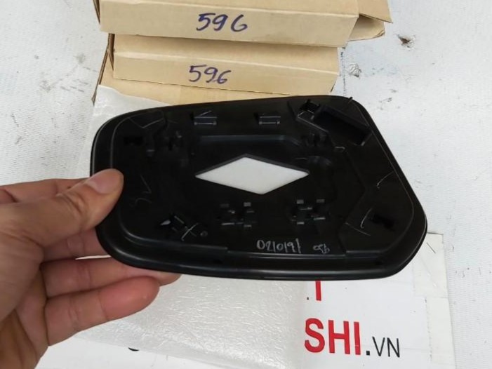 Mặt gương sử dụng cho xe Attrage và Mirage - Hàng nhập khẩu chính ngạch