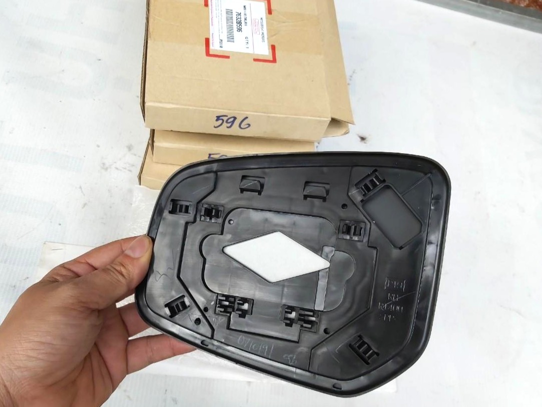 Mặt gương sử dụng cho xe Attrage và Mirage - Hàng nhập khẩu chính ngạch