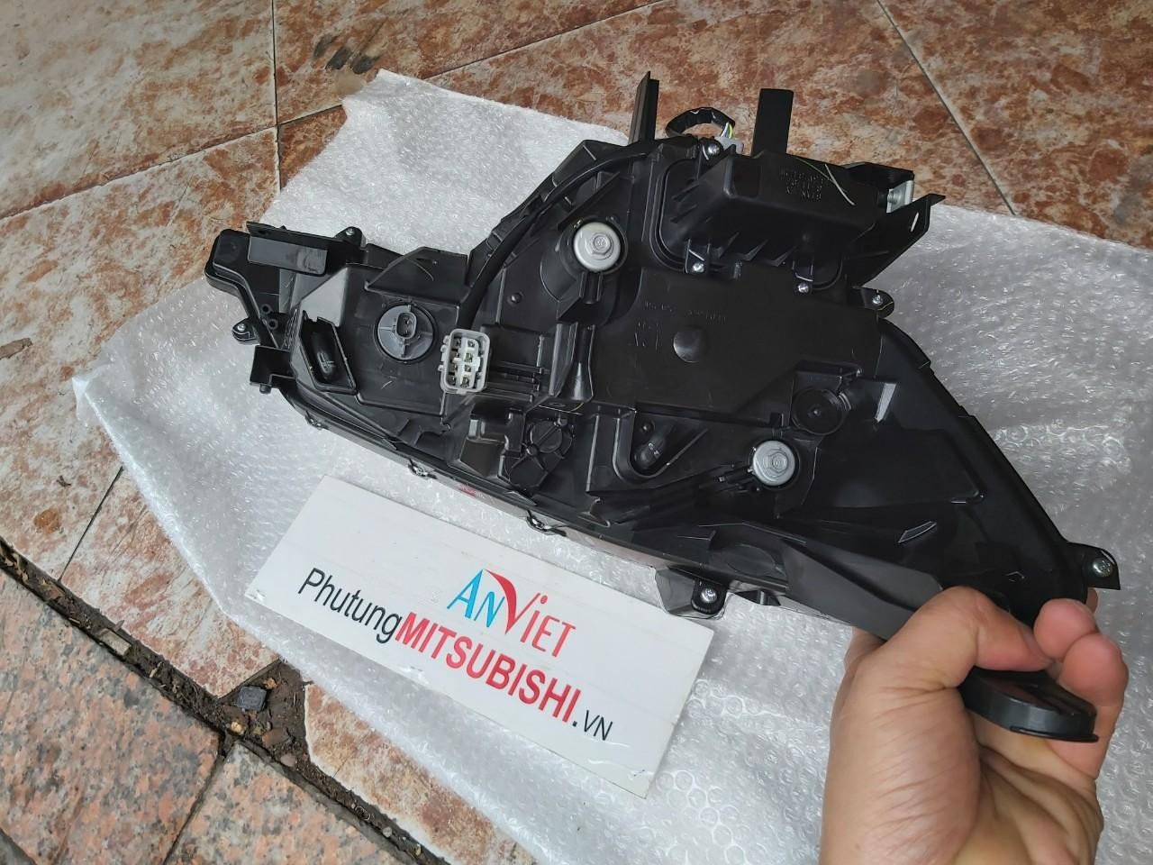 Vỏ đèn pha sử dụng cho xe Attrage - Hàng nhập khẩu chính ngạch