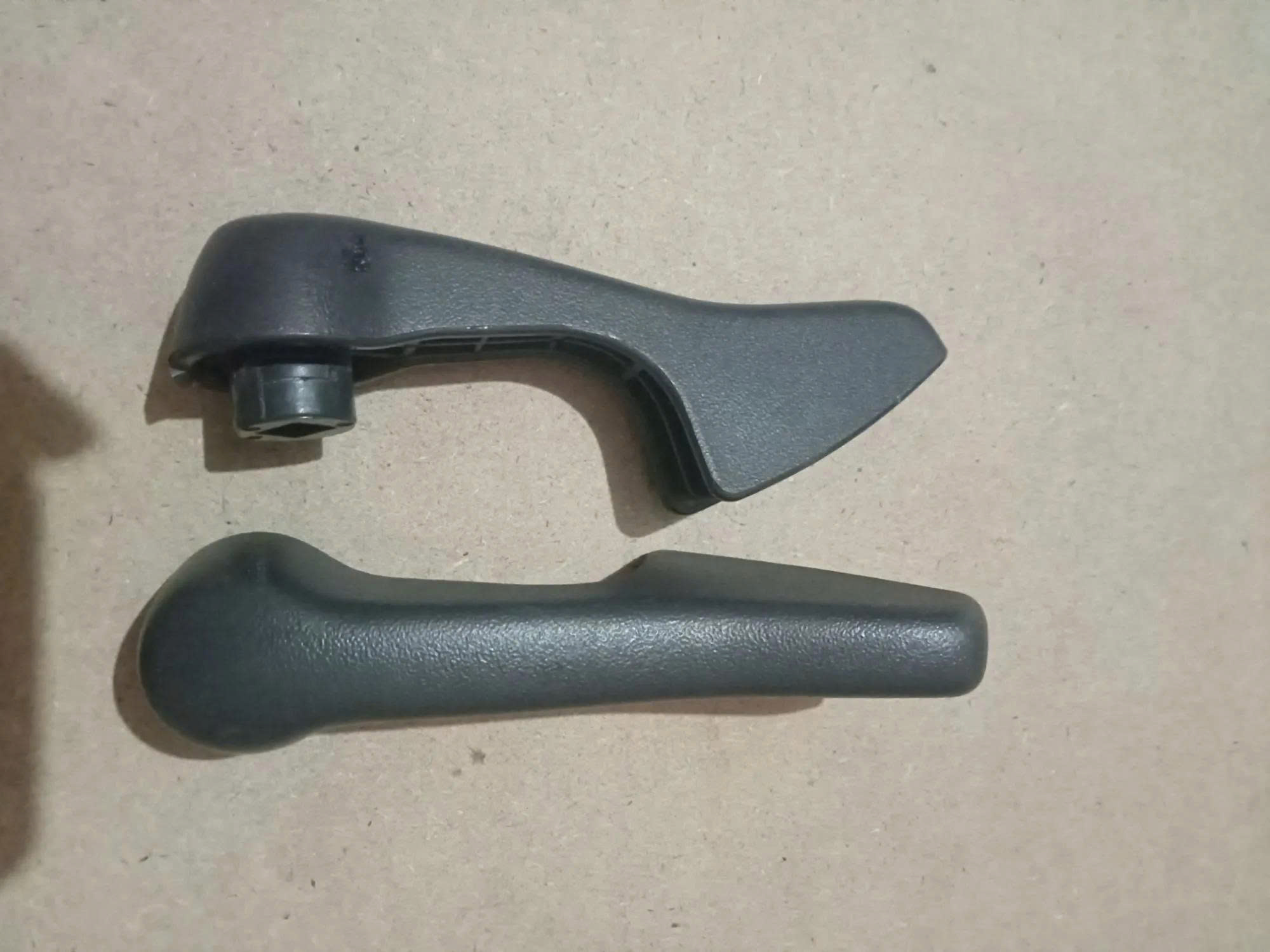 Tay điều chỉnh gập lưng ghế hàng 2 sử dụng cho xe Xpander, Destinator DST - Hàng nhập khẩu chính ngạch
