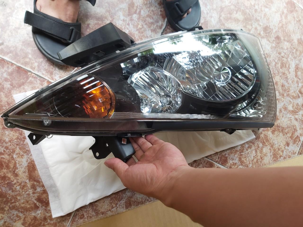 Đèn pha sử dụng cho xe Mitsubishi Grandis - Hàng nhập khẩu chính ngạch MN182475 MN182476