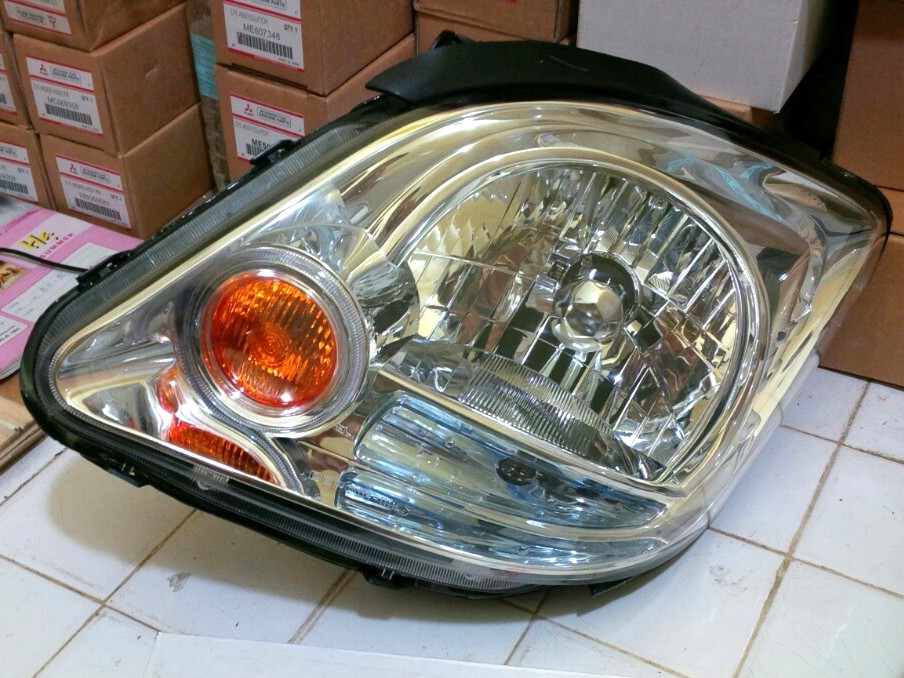 Vỏ Đèn pha sử dụng cho xe Jolie - Hàng nhập khẩu chính ngạch CW750075