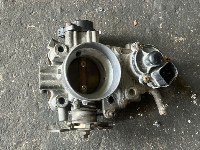 Bướm gas, Họng ga dùng cho xe Lancer 2000-2003 - Hàng bãi tháo xe MD306863