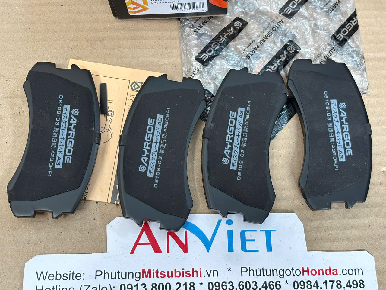 Bố thắng, Má phanh trước dùng cho xe Lancer | AYRGOE D6109-03 | MN116604