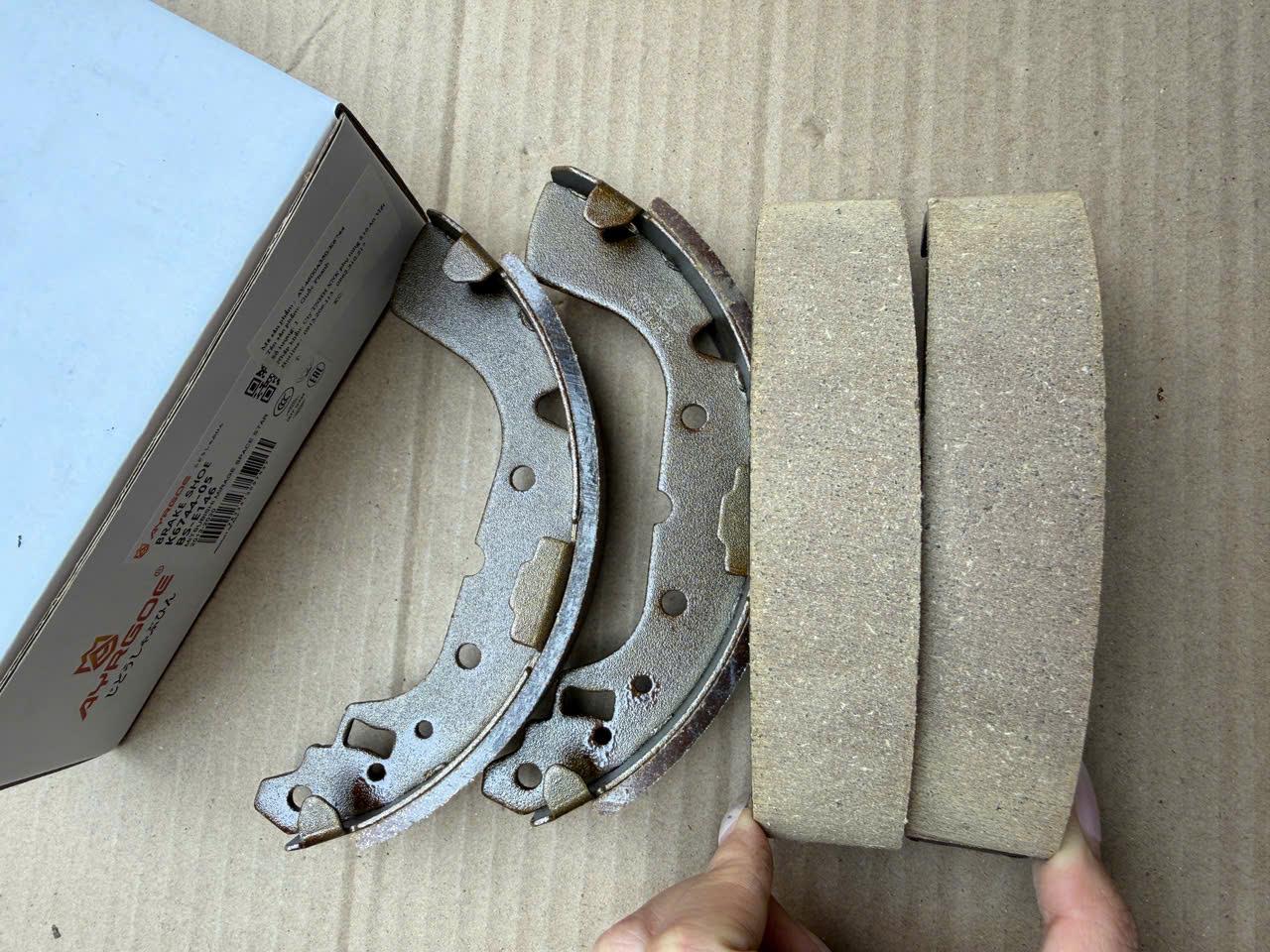 Guốc phanh, Má phanh sau dùng cho xe Mirage | AYRGOE K6744-05 | 4600A350