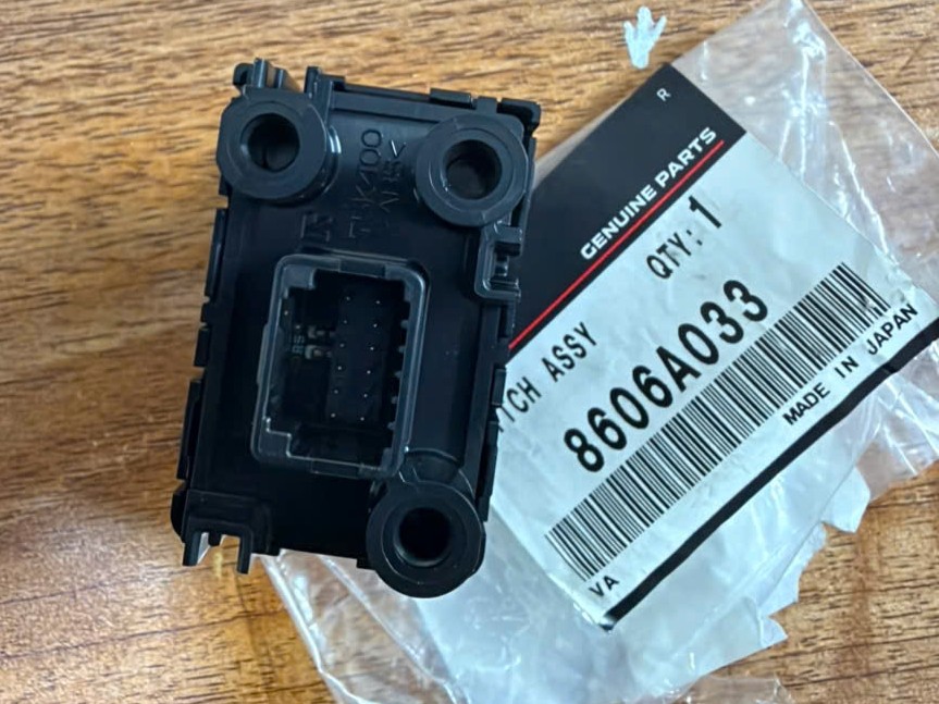 Công tắc phanh tay điện tử dùng cho dòng xe Outlander 8606a033 75k400/40-2y5d