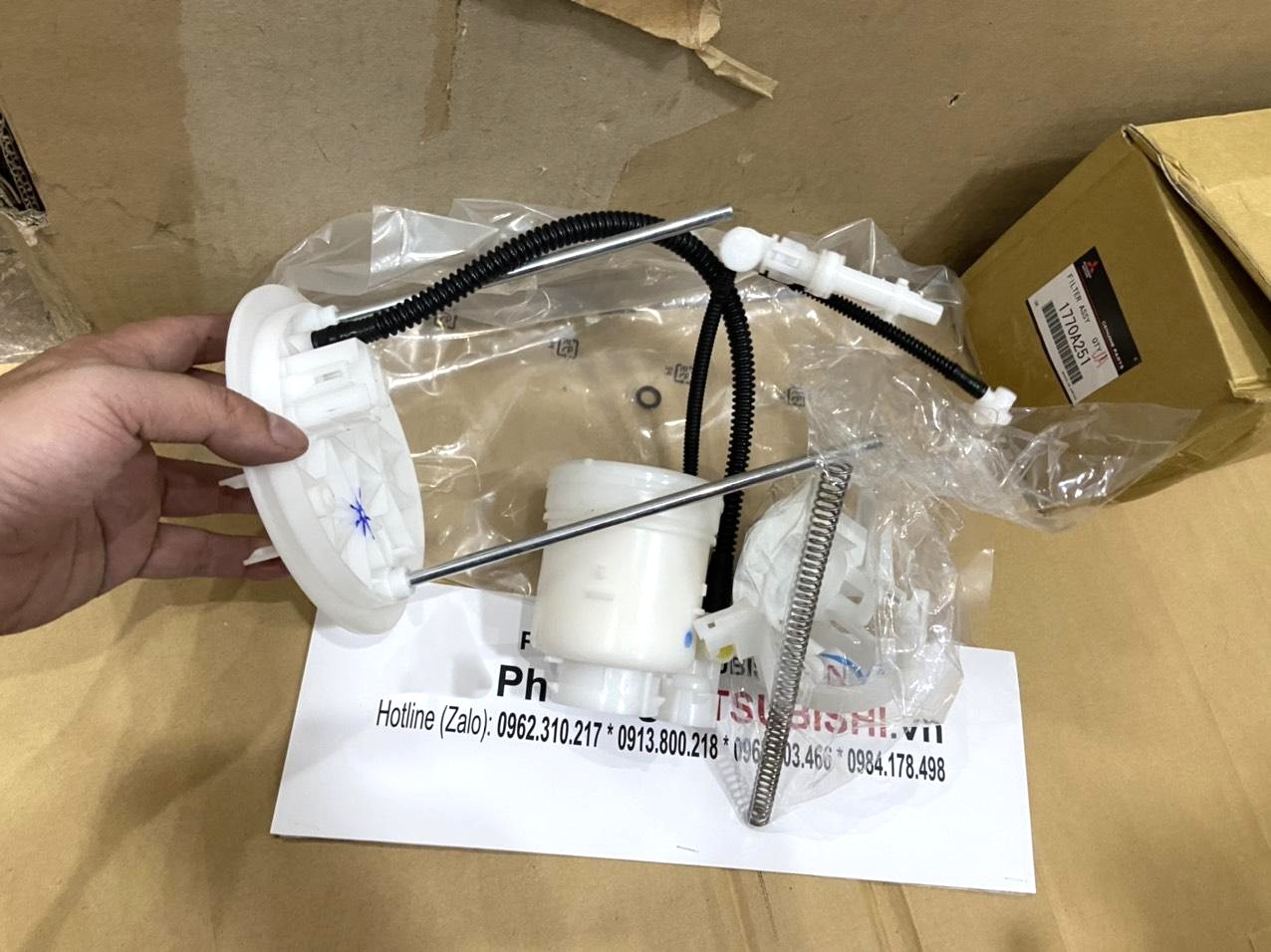 Cụm Lọc Xăng, Lọc Nhiên Liệu sử dụng cho xe OUTLANDER - Hàng nhập khẩu chính ngạch 1770A251