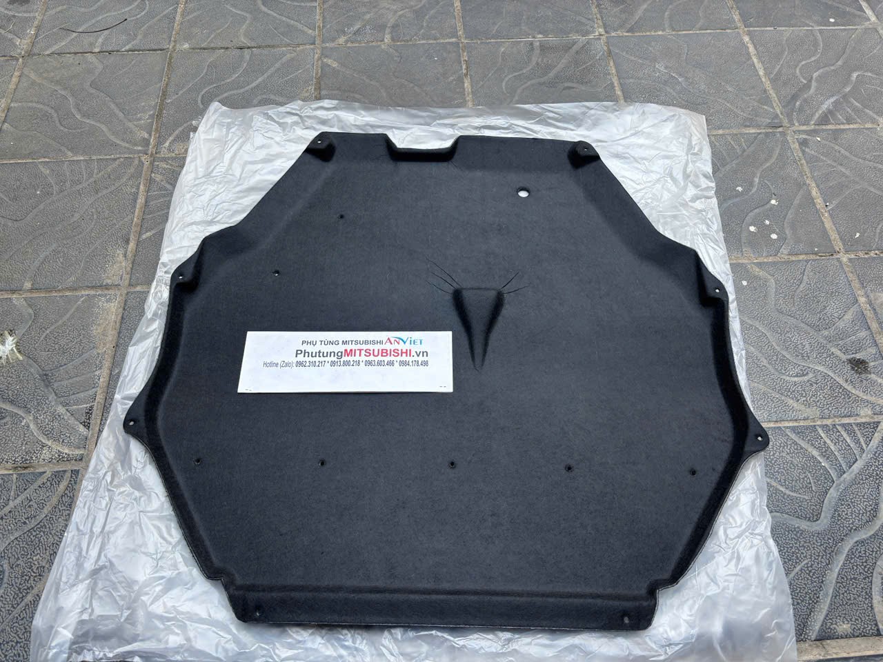 Chắn bùn gầm máy sử dụng cho xe Mitsubishi Outlander 5370B864