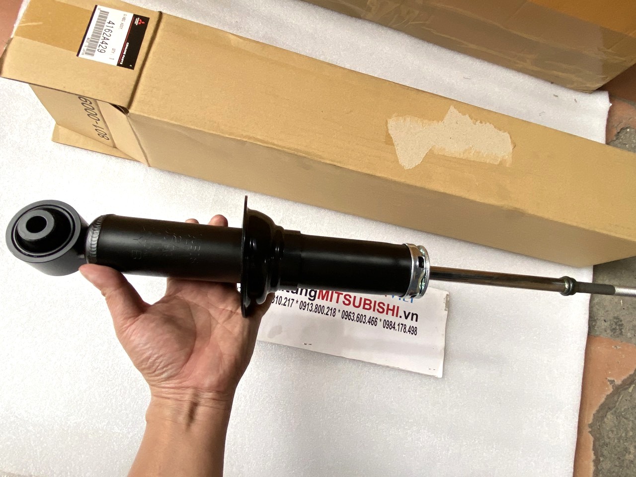 Giảm xóc sau, Phuộc sau sử dụng cho xe Outlander - Hàng nhập khẩu chính ngạch