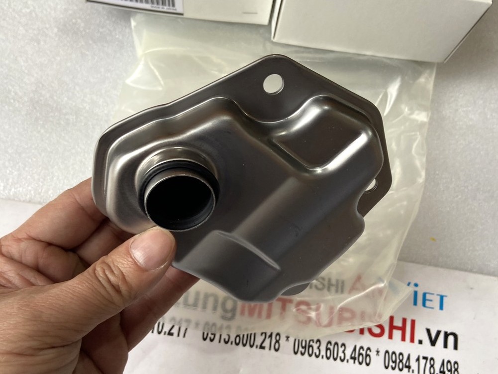 Lọc dầu nhớt hộp số sử dụng cho xe Outlander - Hàng nhập khẩu chính ngạch