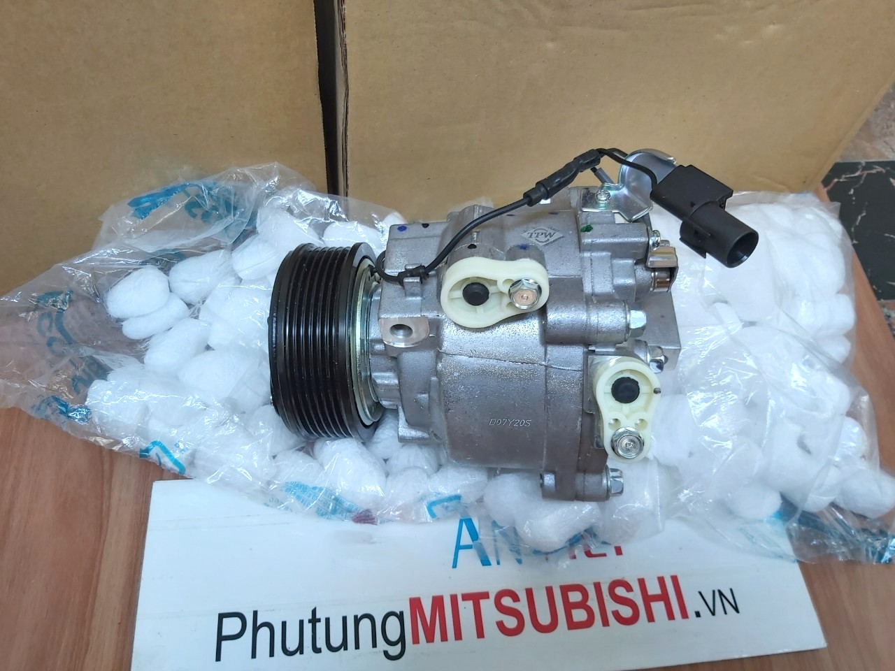 Lốc điều hòa sử dụng cho xe Mitsubishi Outlander