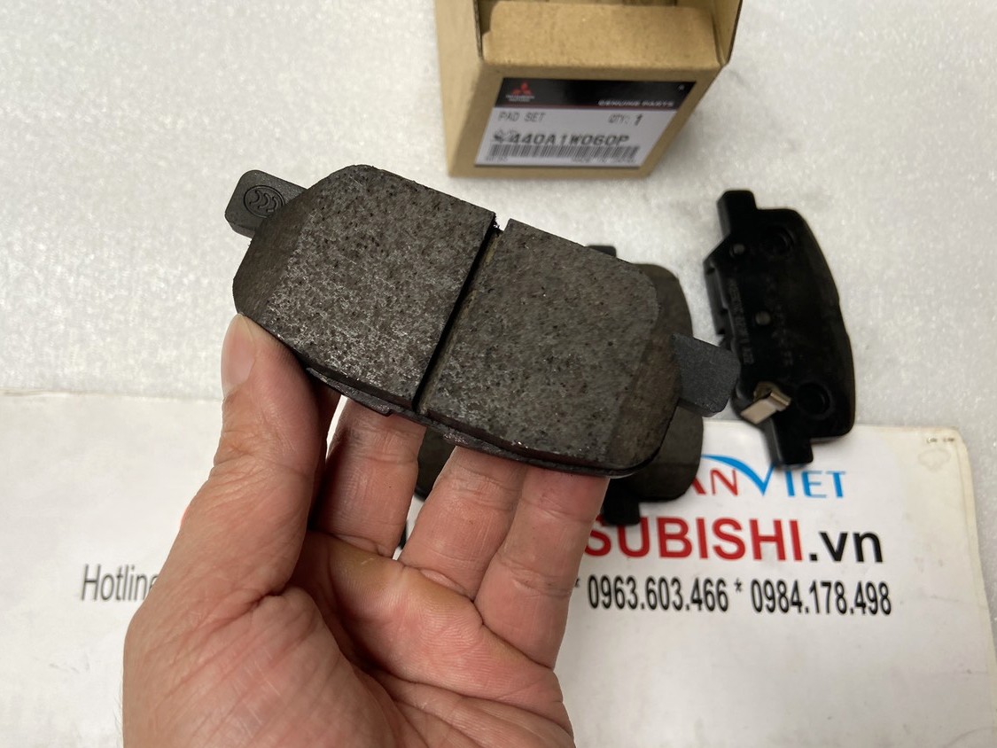 Má phanh sau, Bố thắng sau sử dụng cho xe Mitsubishi Outlander - Hàng nhập khẩu chính ngạch 440A1W060P