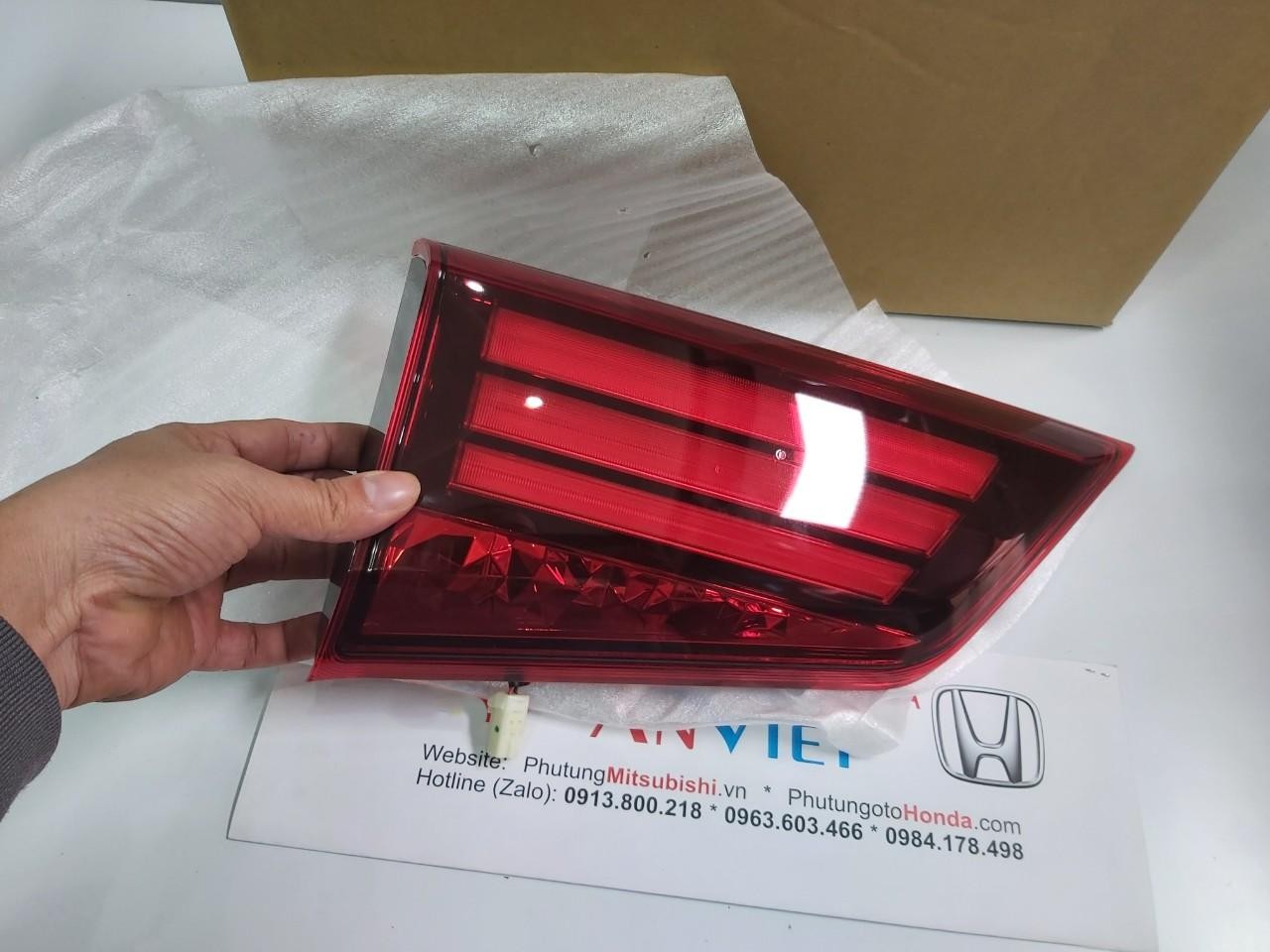 Đèn hậu, Đèn lái sau sử dụng cho xe Mitsubishi Outlander - Hàng nhập khẩu chính ngạch