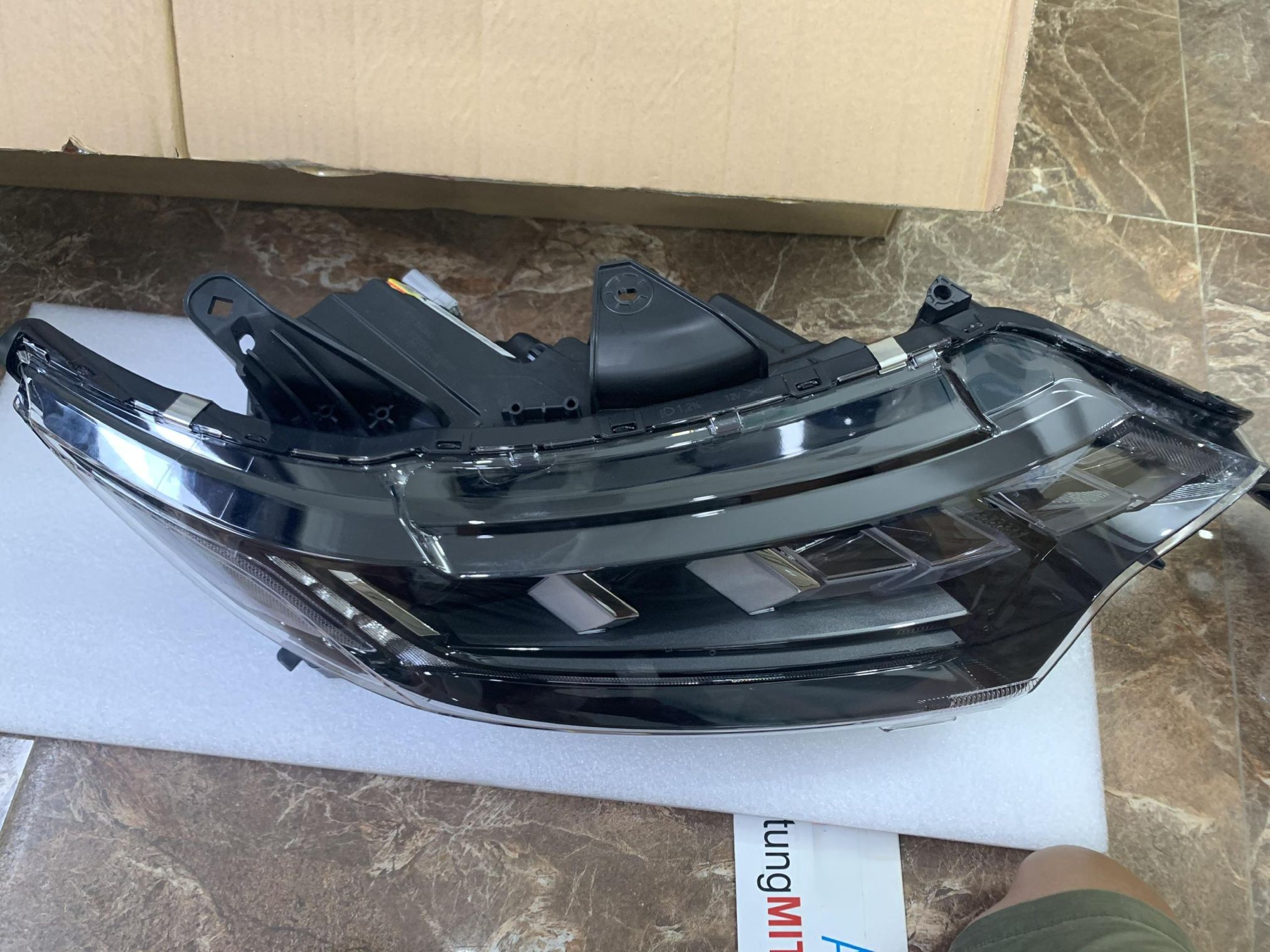 Vỏ Đèn pha sử dụng cho xe Outlander 2020 - Hàng nhập khẩu chính ngạch 8301D463-8301D464