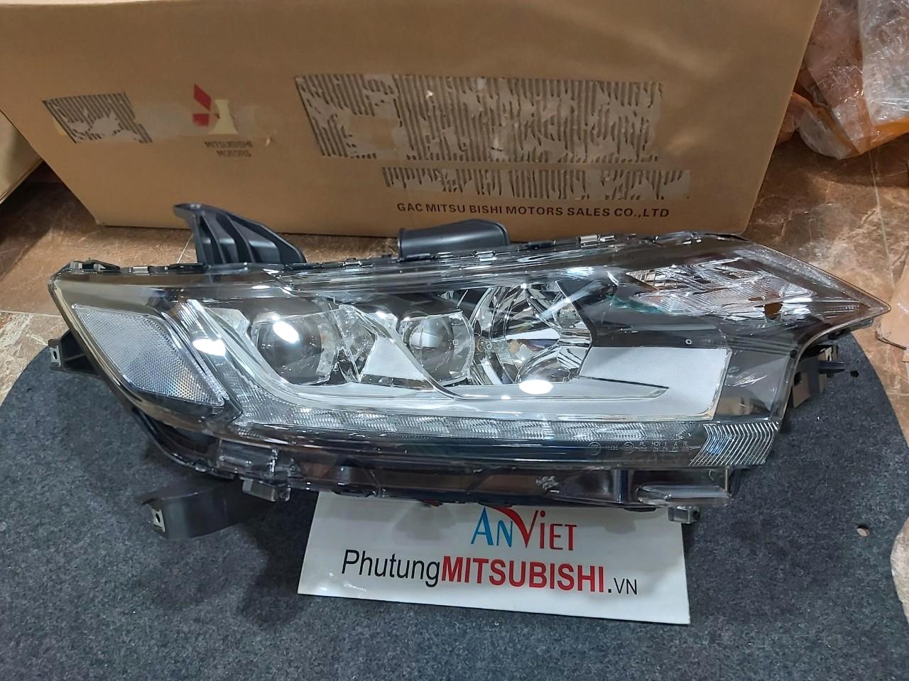 Vỏ Đèn pha sử dụng cho xe Outlander 2018-2020 - Hàng nhập khẩu chính ngạch