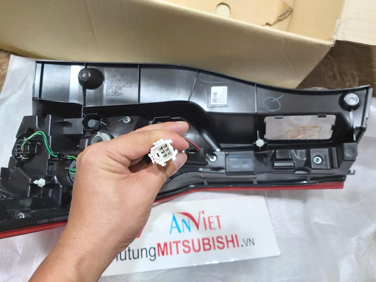 Đèn hậu xe sử dụng cho xe Pajero Sport 2018-2021 - Hàng nhập khẩu chính ngạch
