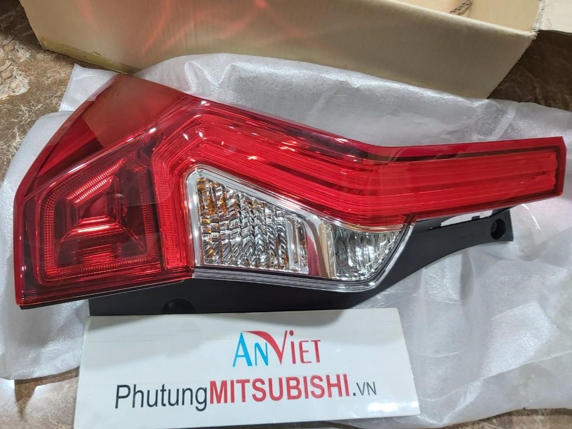 Đèn hậu xe sử dụng cho xe Pajero Sport 2018-2021 - Hàng nhập khẩu chính ngạch