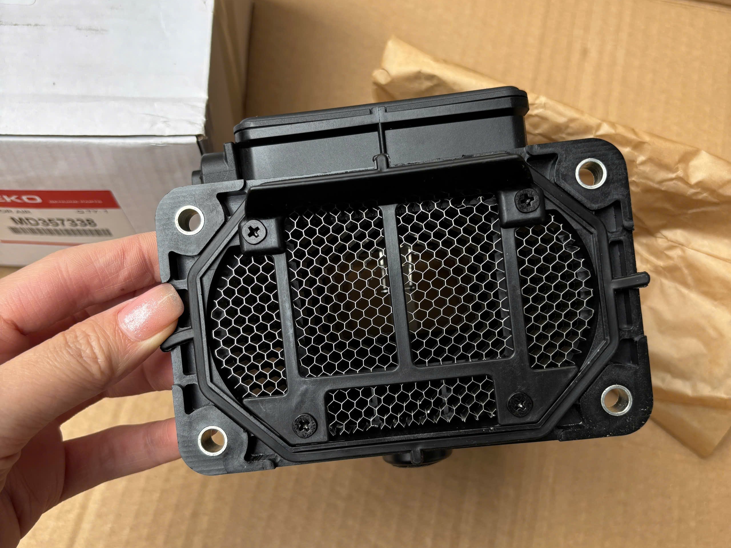 Cảm biến đo gió dùng cho xe Pajero V6-3000 | DEKOSHI DK-MD357338 | MD357338