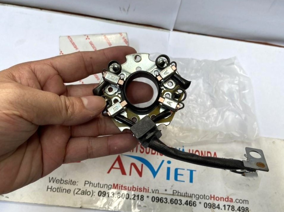 Chổi than máy đề sử dụng cho xe Pajero - Hàng nhập khẩu chính ngạch