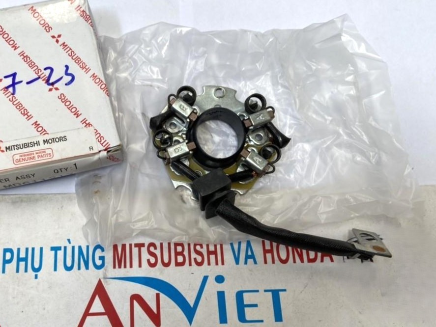 Chổi than máy đề sử dụng cho xe Pajero - Hàng nhập khẩu chính ngạch