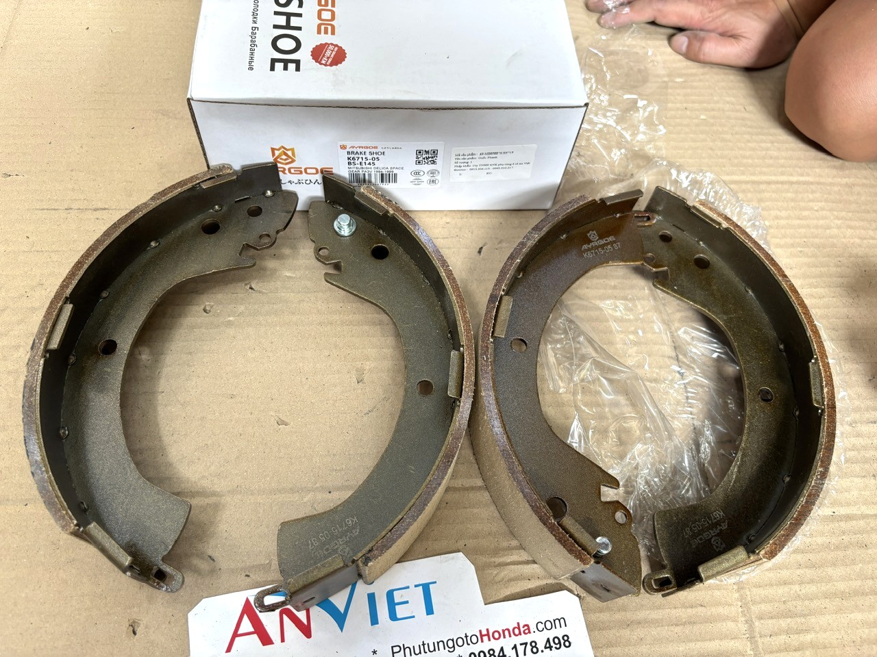 Má phanh, Guốc phanh sau dùng cho xe Pajero V6-3000, V6-3500 | AYRGOE K6715-05 | MB858876
