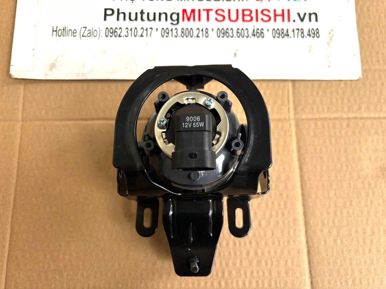 Đèn gầm, Đèn sương mù dùng cho xe Mitsubishi Pajero Chở tiền ngân hàng V73, V6-3000 MN117111 | Hiệu DEKO