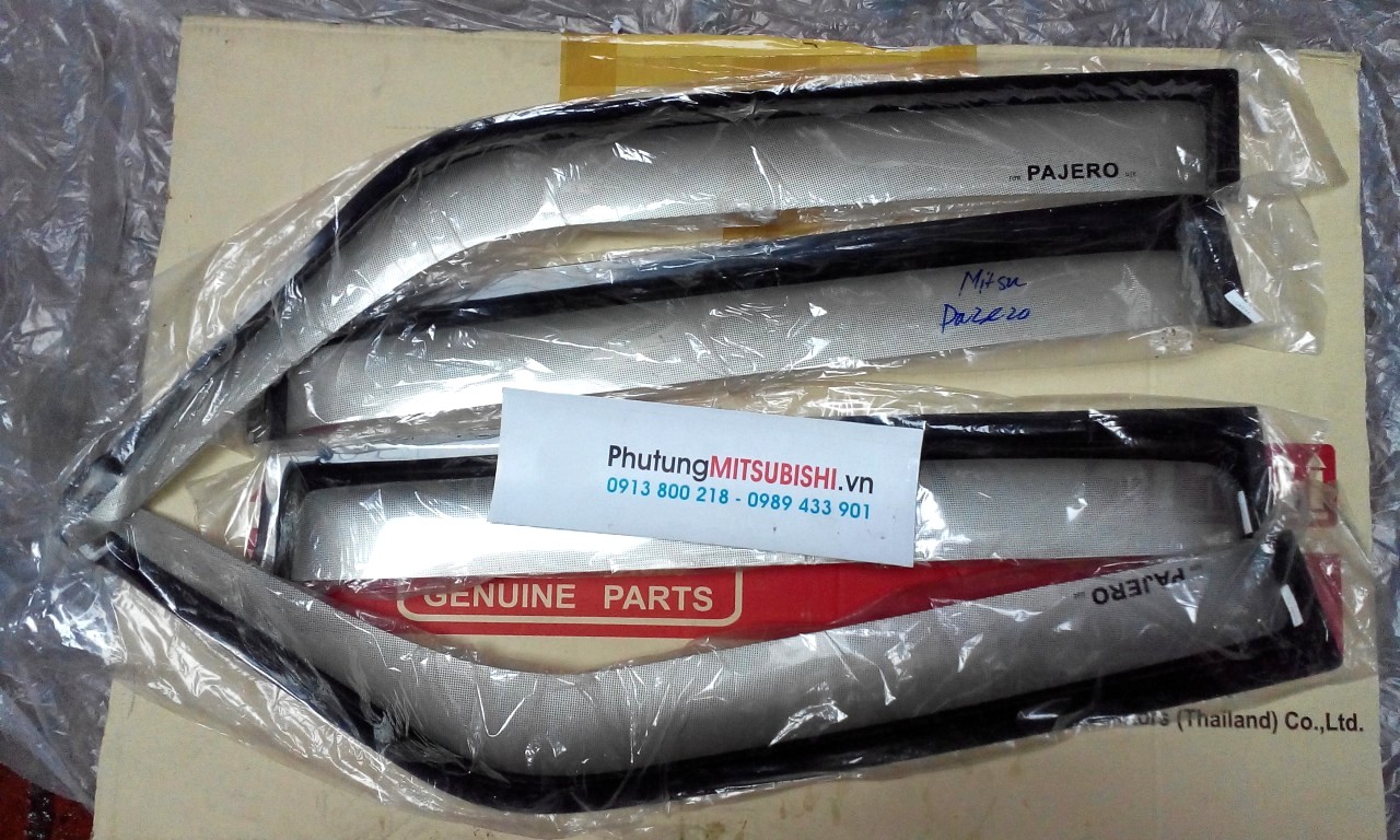 Vè che mưa sử dụng cho xe Pajero