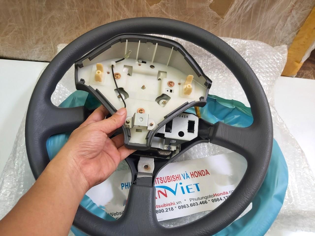 Vô lăng sử dụng cho xe Pajero - Hàng nhập khẩu chính ngạch