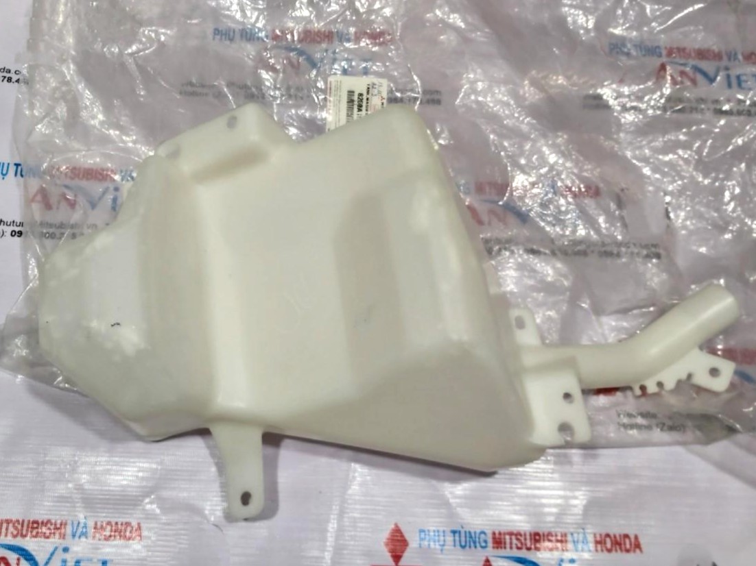 Bình nước rửa kính sử dụng cho xe Triton - Hàng nhập khẩu chính ngạch