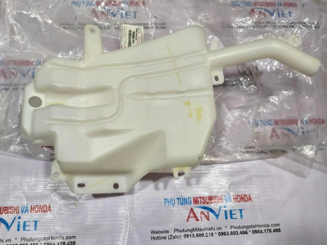 Bình nước rửa kính sử dụng cho xe Triton - Hàng nhập khẩu chính ngạch