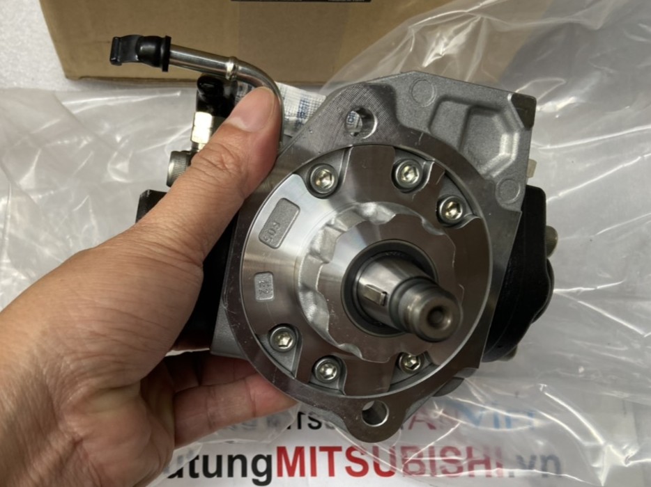 Bơm cao áp dầu nhiên liệu sử dụng cho xe Triton 2016-2018 1460A097