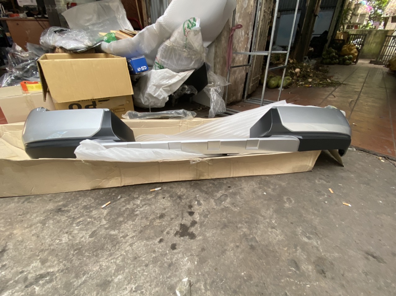 Cản sau sử dụng cho xe Mitsubishi Triton 2019-2024 - Hàng nhập khẩu chính ngạch