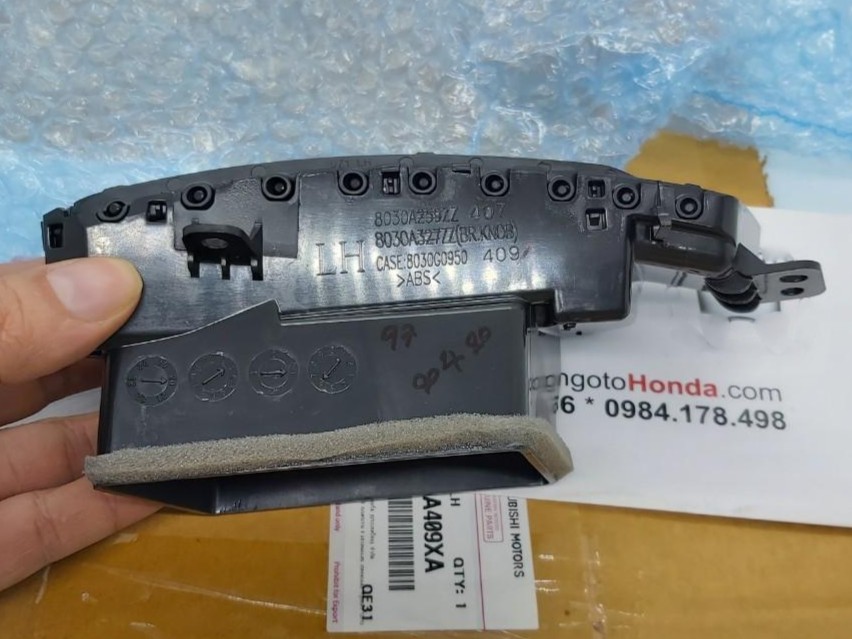 Cửa gió điều hòa trung tâm sử dụng cho xe Triton 2015-2024 - Hàng nhập khẩu chính ngạch