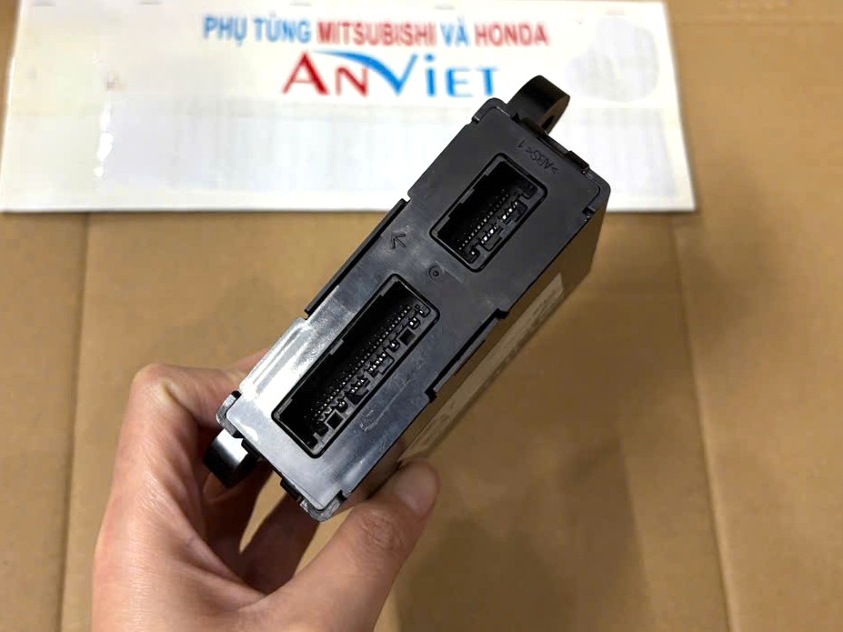Hộp Điều khiển chìa khóa CONTROL sử dụng cho xe Triton 2016-2025 - Hàng nhập khẩu chính ngạch