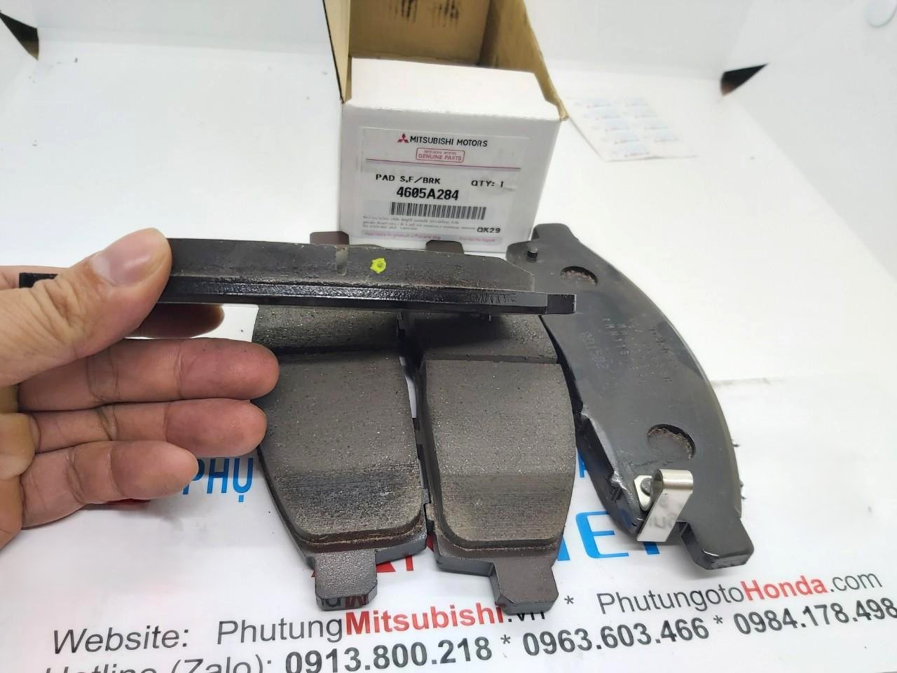 Má phanh trước, Bố thắng trước sử dụng cho xe Triton và Pajero Sport - Hàng nhập khẩu chính ngạch 4605A284