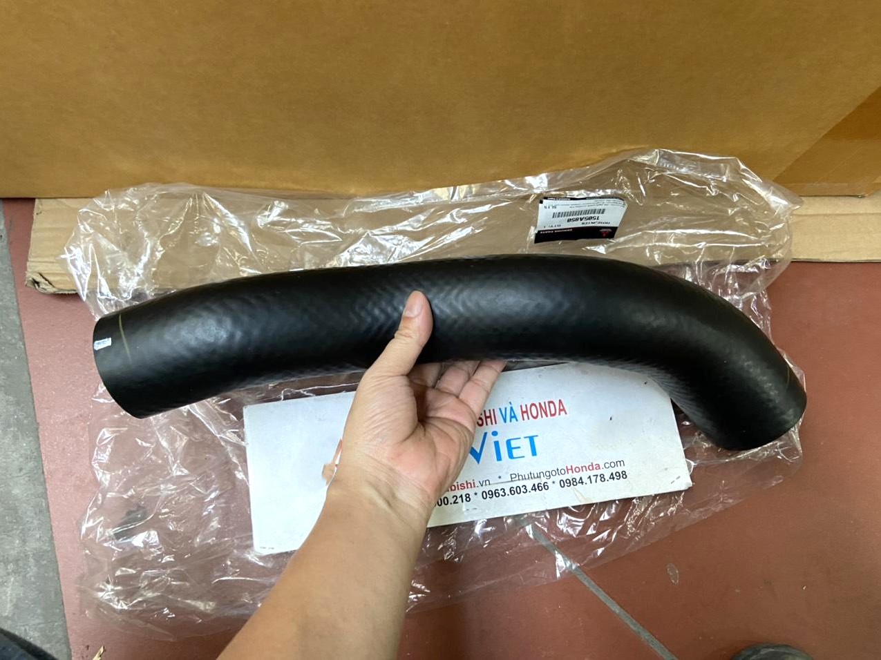Ống cao su két làm mát turbo sử dụng cho xe Triton - Hàng nhập khẩu chính ngạch