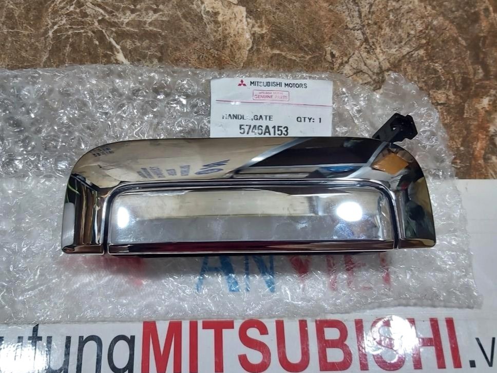 Tay mở thùng sau sử dụng cho xe Triton - Hàng nhập khẩu chính ngạch