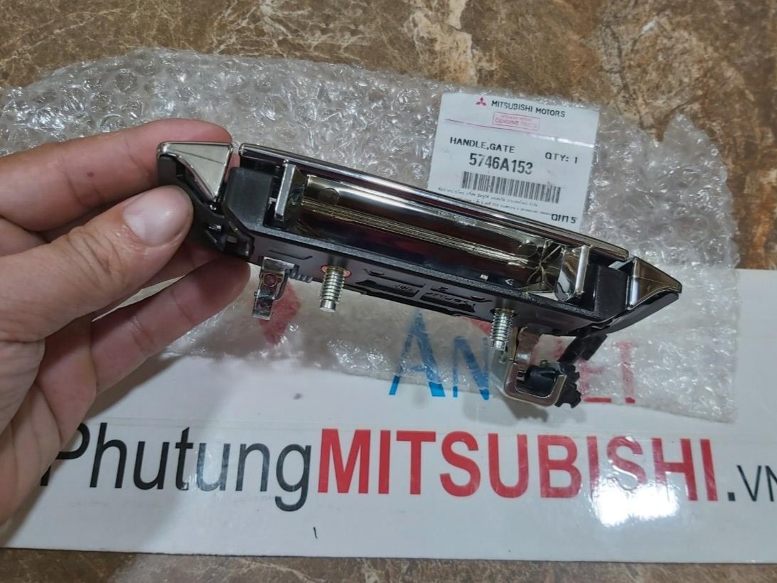 Tay mở thùng sau sử dụng cho xe Triton - Hàng nhập khẩu chính ngạch