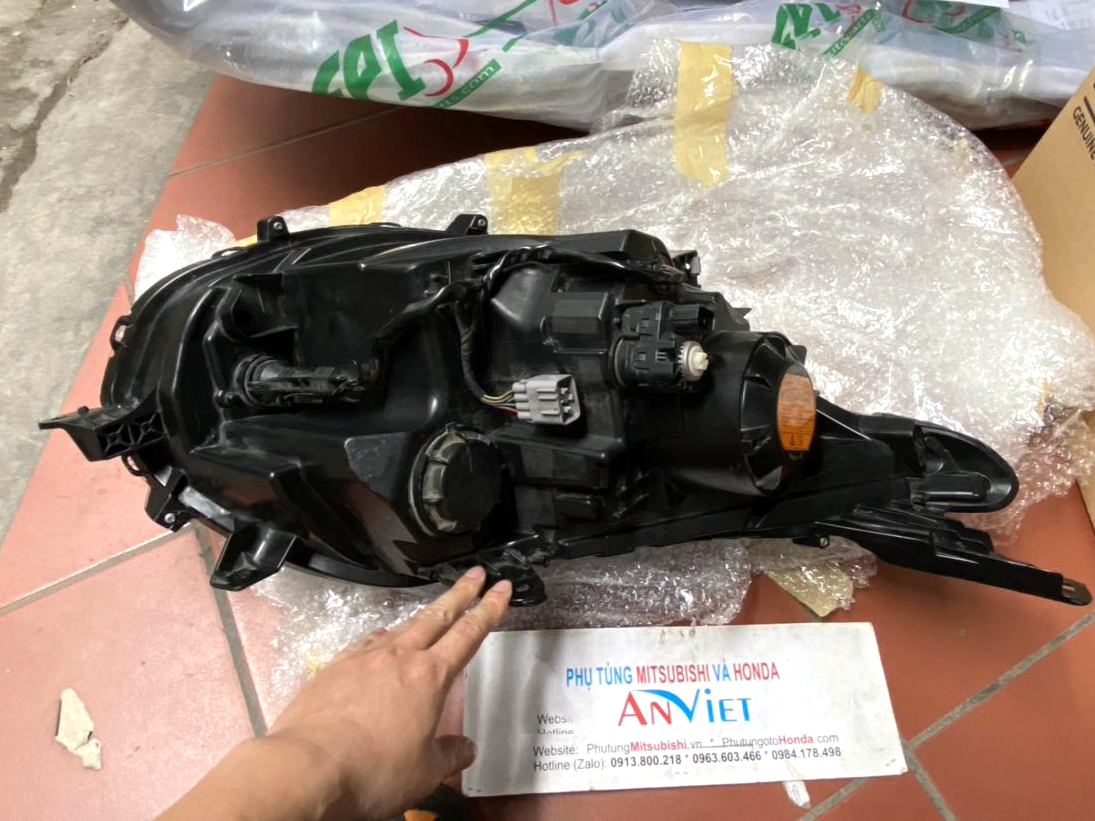 Vỏ Đèn pha sử dụng cho xe Triton - Hàng nhập khẩu chính ngạch