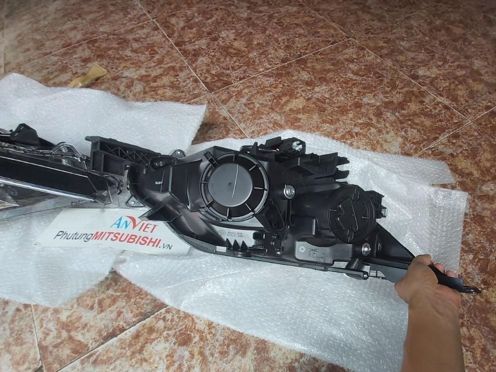 Vỏ Đèn pha sử dụng cho xe Triton - Hàng nhập khẩu chính ngạch