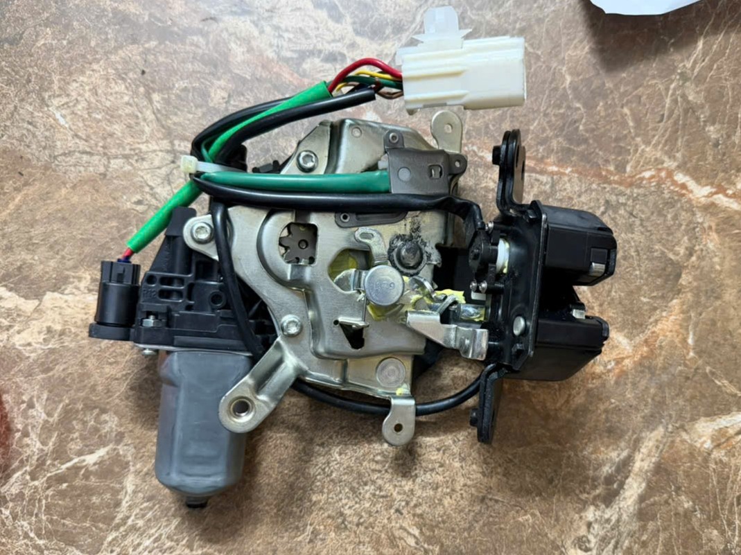 Khóa ngậm cửa hậu, cốp sau sử dụng cho xe Destinator DST 2025-2026, XForce 2024-2026, Pajero Sport, Outlander 2.0 2.4 dùng cho cốp điện