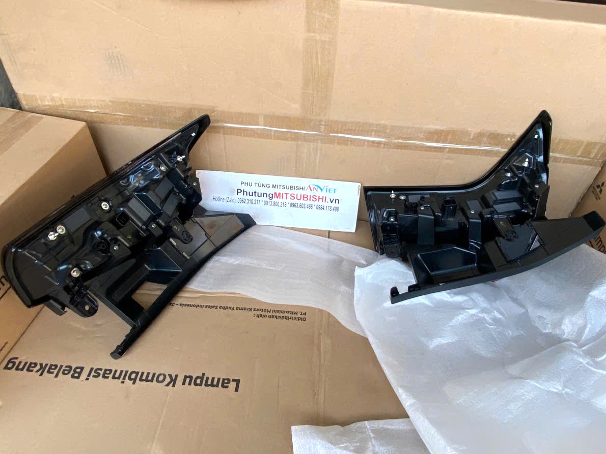 Đèn hậu miếng ngoài, Đèn lái sau miếng trên hông sử dụng cho xe Mitsubishi XForce 26550B000P 26555B000P