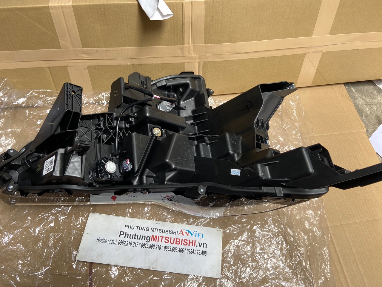 Đèn pha xe sử dụng cho Mitsubishi XForce - Hàng nhập khẩu chính ngạch 26010B000P 26060B000P