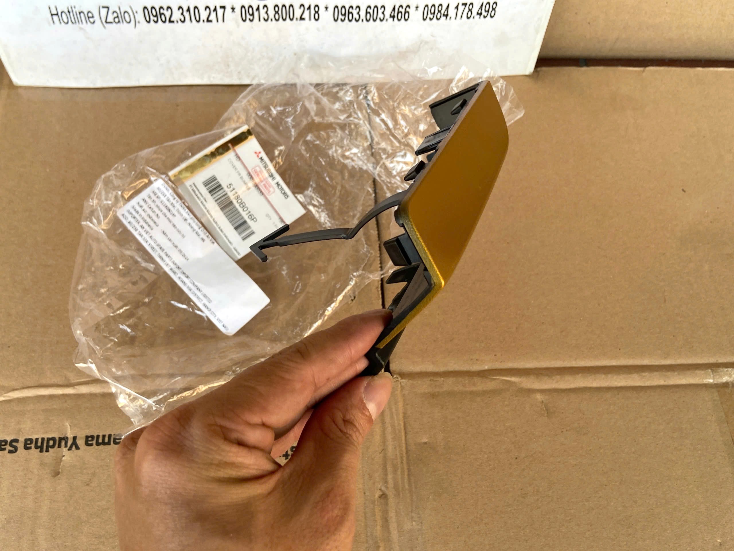 Nắp che móc cứu hộ sử dụng cho xe Xforce - Hàng nhập khẩu chính ngạch 51180B016P