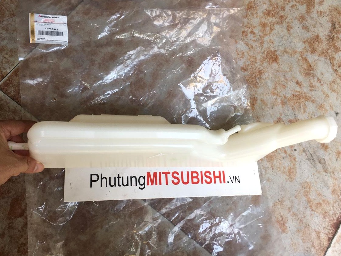Bình nước phụ sử dụng cho Xpander và Xpander Cross - Hàng nhập khẩu chính ngạch 1375A444
