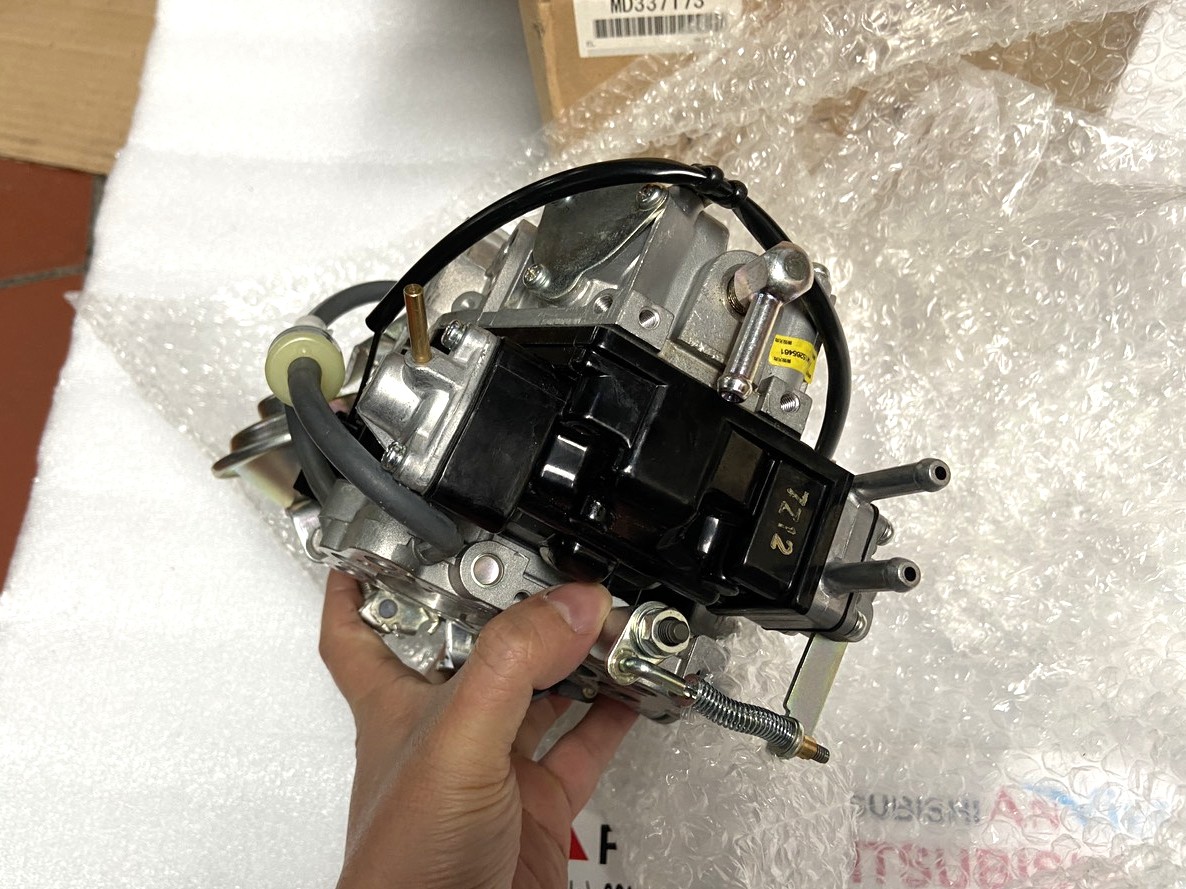Bình xăng con sử dụng cho xe Mitsubishi Jolie - Hàng nhập khẩu chính ngạch MD337173
